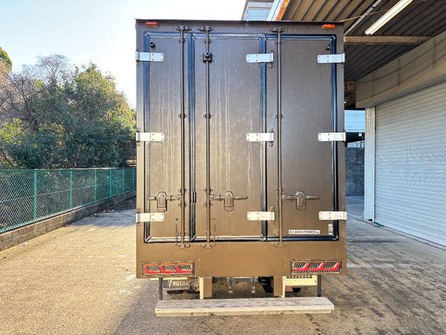 エルフトラック 　２ｔ　冷蔵冷凍車　冷凍車　－３０℃設定　スタンバイ　水抜き穴４か所　サイド扉　ラッシング２段　リア３枚扉　１０尺　菱重製　低温　ミッション　６ＭＴ　社外ナビ　ＥＴＣ　ターボ車　積載量２．０００ｋｇ（6枚目）