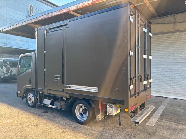 エルフトラック 　２ｔ　冷蔵冷凍車　冷凍車　－３０℃設定　スタンバイ　水抜き穴４か所　サイド扉　ラッシング２段　リア３枚扉　１０尺　菱重製　低温　ミッション　６ＭＴ　社外ナビ　ＥＴＣ　ターボ車　積載量２．０００ｋｇ（7枚目）