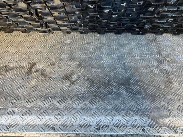 エルフトラック 　２ｔ　冷蔵冷凍車　冷凍車　－３０℃設定　スタンバイ　水抜き穴４か所　サイド扉　ラッシング２段　リア３枚扉　１０尺　菱重製　低温　ミッション　６ＭＴ　社外ナビ　ＥＴＣ　ターボ車　積載量２．０００ｋｇ（14枚目）