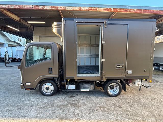 エルフトラック 　２ｔ　冷蔵冷凍車　冷凍車　－３０℃設定　スタンバイ　水抜き穴４か所　サイド扉　ラッシング２段　リア３枚扉　１０尺　菱重製　低温　ミッション　６ＭＴ　社外ナビ　ＥＴＣ　ターボ車　積載量２．０００ｋｇ（23枚目）