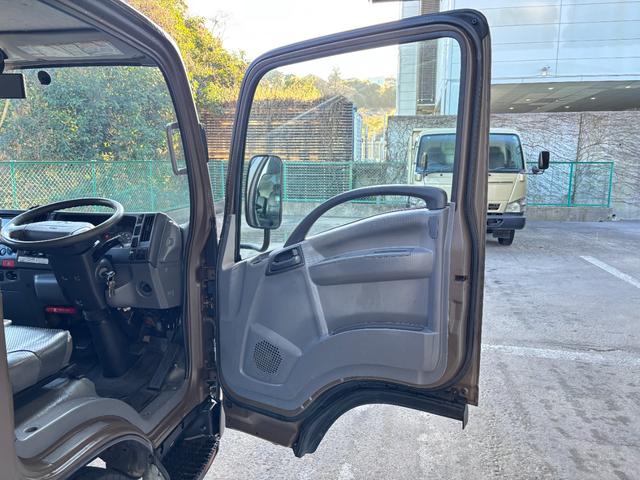 エルフトラック 　２ｔ　冷蔵冷凍車　冷凍車　－３０℃設定　スタンバイ　水抜き穴４か所　サイド扉　ラッシング２段　リア３枚扉　１０尺　菱重製　低温　ミッション　６ＭＴ　社外ナビ　ＥＴＣ　ターボ車　積載量２．０００ｋｇ（26枚目）