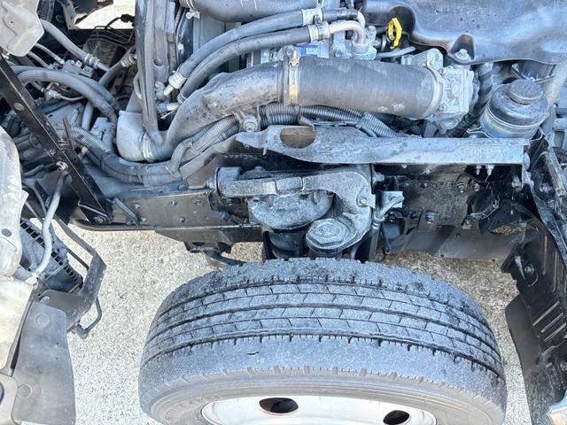 エルフトラック 　２ｔ　冷蔵冷凍車　冷凍車　－３０℃設定　スタンバイ　水抜き穴４か所　サイド扉　ラッシング２段　リア３枚扉　１０尺　菱重製　低温　ミッション　６ＭＴ　社外ナビ　ＥＴＣ　ターボ車　積載量２．０００ｋｇ（42枚目）