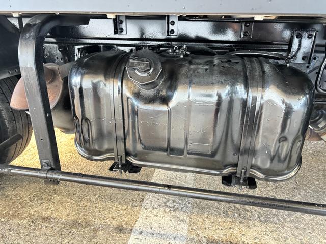 エルフトラック 　２ｔ　冷蔵冷凍車　冷凍車　－３０℃設定　スタンバイ　水抜き穴４か所　サイド扉　ラッシング２段　リア３枚扉　１０尺　菱重製　低温　ミッション　６ＭＴ　社外ナビ　ＥＴＣ　ターボ車　積載量２．０００ｋｇ（50枚目）