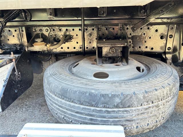 エルフトラック 　２ｔ　冷蔵冷凍車　冷凍車　－３０℃設定　スタンバイ　水抜き穴４か所　サイド扉　ラッシング２段　リア３枚扉　１０尺　菱重製　低温　ミッション　６ＭＴ　社外ナビ　ＥＴＣ　ターボ車　積載量２．０００ｋｇ（57枚目）