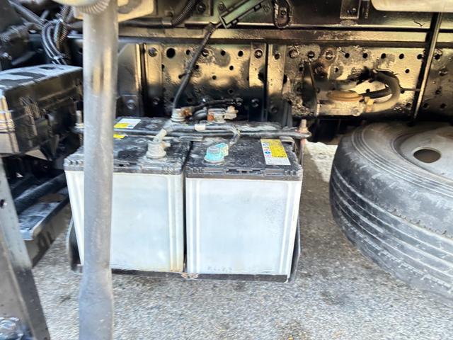 エルフトラック 　２ｔ　冷蔵冷凍車　冷凍車　－３０℃設定　スタンバイ　水抜き穴４か所　サイド扉　ラッシング２段　リア３枚扉　１０尺　菱重製　低温　ミッション　６ＭＴ　社外ナビ　ＥＴＣ　ターボ車　積載量２．０００ｋｇ（58枚目）