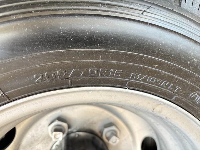 エルフトラック 　２ｔ　冷蔵冷凍車　冷凍車　－３０℃設定　スタンバイ　水抜き穴４か所　サイド扉　ラッシング２段　リア３枚扉　１０尺　菱重製　低温　ミッション　６ＭＴ　社外ナビ　ＥＴＣ　ターボ車　積載量２．０００ｋｇ（60枚目）