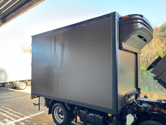 エルフトラック 　２ｔ　冷蔵冷凍車　冷凍車　－３０℃設定　スタンバイ　水抜き穴４か所　サイド扉　ラッシング２段　リア３枚扉　１０尺　菱重製　低温　ミッション　６ＭＴ　社外ナビ　ＥＴＣ　ターボ車　積載量２．０００ｋｇ（62枚目）