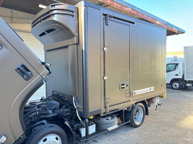 エルフトラック 　２ｔ　冷蔵冷凍車　冷凍車　－３０℃設定　スタンバイ　水抜き穴４か所　サイド扉　ラッシング２段　リア３枚扉　１０尺　菱重製　低温　ミッション　６ＭＴ　社外ナビ　ＥＴＣ　ターボ車　積載量２．０００ｋｇ（63枚目）