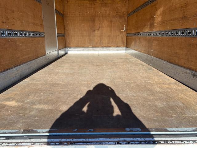 キャンター 　３ｔ　アルミバン　跳ね上げパワーゲート　ワイドロング　３トン　バン　ラジコン　サイドスライド扉　ラッシング２段　オートターン　内高２０６ｃｍ　バックモニター　ミッション　ターボ車　積載量２．９５０ｋｇ（16枚目）