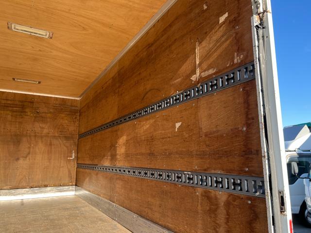 キャンター 　３ｔ　アルミバン　跳ね上げパワーゲート　ワイドロング　３トン　バン　ラジコン　サイドスライド扉　ラッシング２段　オートターン　内高２０６ｃｍ　バックモニター　ミッション　ターボ車　積載量２．９５０ｋｇ（18枚目）