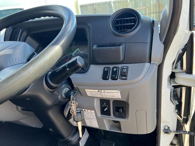 キャンター 　３ｔ　アルミバン　跳ね上げパワーゲート　ワイドロング　３トン　バン　ラジコン　サイドスライド扉　ラッシング２段　オートターン　内高２０６ｃｍ　バックモニター　ミッション　ターボ車　積載量２．９５０ｋｇ（27枚目）