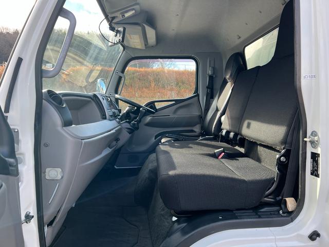 キャンター 　３ｔ　アルミバン　跳ね上げパワーゲート　ワイドロング　３トン　バン　ラジコン　サイドスライド扉　ラッシング２段　オートターン　内高２０６ｃｍ　バックモニター　ミッション　ターボ車　積載量２．９５０ｋｇ（32枚目）