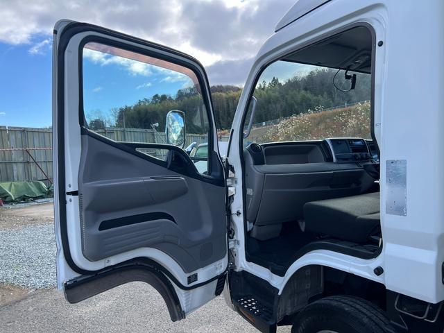 キャンター 　３ｔ　アルミバン　跳ね上げパワーゲート　ワイドロング　３トン　バン　ラジコン　サイドスライド扉　ラッシング２段　オートターン　内高２０６ｃｍ　バックモニター　ミッション　ターボ車　積載量２．９５０ｋｇ（33枚目）