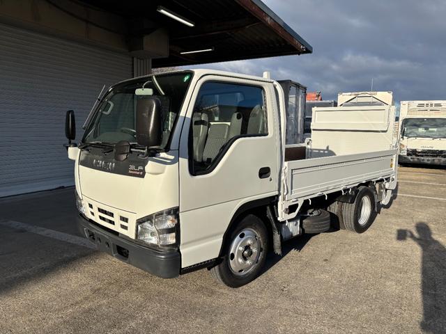 エルフトラック 　２ｔ　平ボディ　跳ね上げパワーゲート　パワーゲート　３方開　床木材張り　１０尺　４ナンバー　セミオートマ　スムーサー　積載量２．０００ｋｇ　ＥＴＣ　極東開発製　準中型　ＡＴ　ゲート容量８００ｋｇ（2枚目）