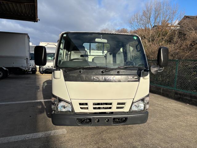 エルフトラック 　２ｔ　平ボディ　跳ね上げパワーゲート　パワーゲート　３方開　床木材張り　１０尺　４ナンバー　セミオートマ　スムーサー　積載量２．０００ｋｇ　ＥＴＣ　極東開発製　準中型　ＡＴ　ゲート容量８００ｋｇ（3枚目）