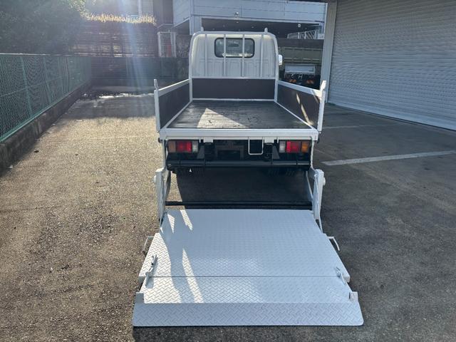 エルフトラック 　２ｔ　平ボディ　跳ね上げパワーゲート　パワーゲート　３方開　床木材張り　１０尺　４ナンバー　セミオートマ　スムーサー　積載量２．０００ｋｇ　ＥＴＣ　極東開発製　準中型　ＡＴ　ゲート容量８００ｋｇ（10枚目）