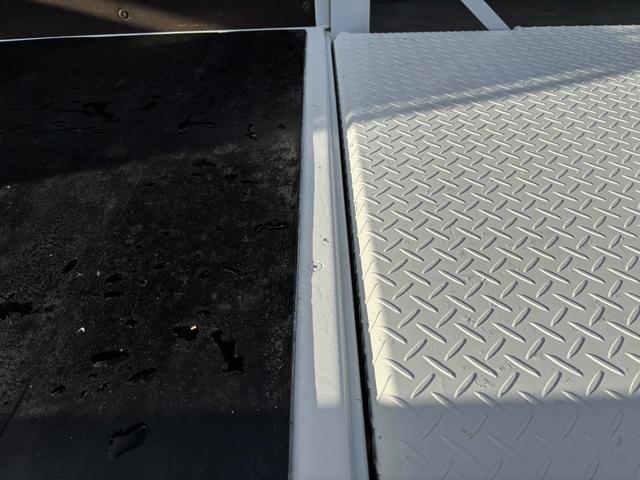 エルフトラック 　２ｔ　平ボディ　跳ね上げパワーゲート　パワーゲート　３方開　床木材張り　１０尺　４ナンバー　セミオートマ　スムーサー　積載量２．０００ｋｇ　ＥＴＣ　極東開発製　準中型　ＡＴ　ゲート容量８００ｋｇ（12枚目）