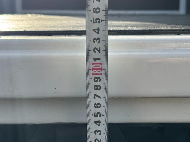 エルフトラック 　２ｔ　平ボディ　跳ね上げパワーゲート　パワーゲート　３方開　床木材張り　１０尺　４ナンバー　セミオートマ　スムーサー　積載量２．０００ｋｇ　ＥＴＣ　極東開発製　準中型　ＡＴ　ゲート容量８００ｋｇ（16枚目）