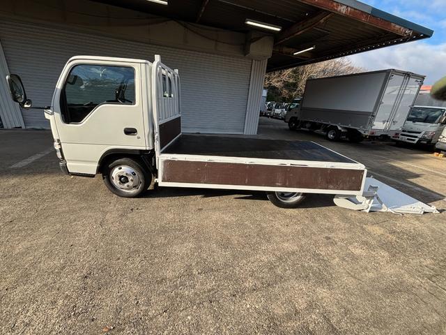 エルフトラック 　２ｔ　平ボディ　跳ね上げパワーゲート　パワーゲート　３方開　床木材張り　１０尺　４ナンバー　セミオートマ　スムーサー　積載量２．０００ｋｇ　ＥＴＣ　極東開発製　準中型　ＡＴ　ゲート容量８００ｋｇ（24枚目）