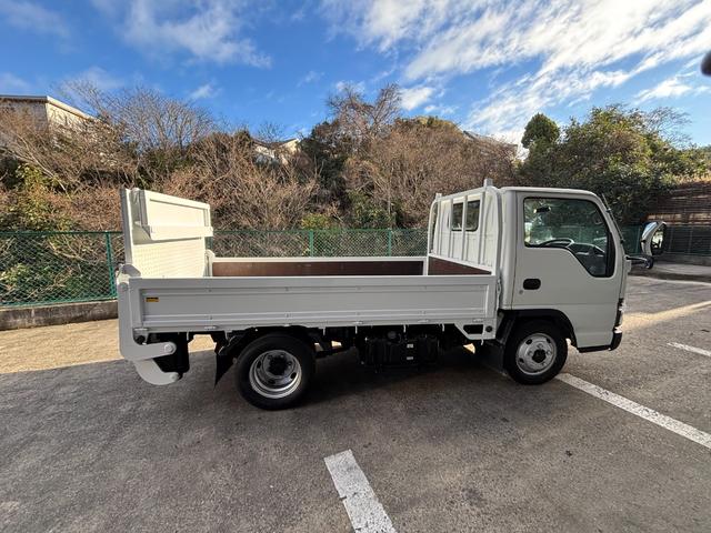 エルフトラック 　２ｔ　平ボディ　跳ね上げパワーゲート　パワーゲート　３方開　床木材張り　１０尺　４ナンバー　セミオートマ　スムーサー　積載量２．０００ｋｇ　ＥＴＣ　極東開発製　準中型　ＡＴ　ゲート容量８００ｋｇ（27枚目）