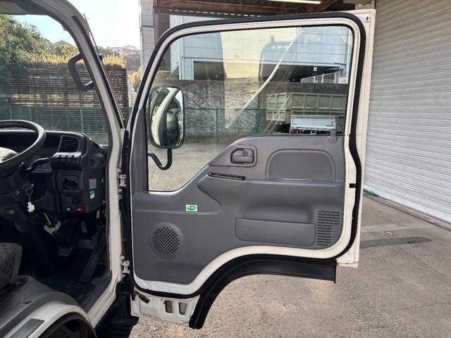 エルフトラック 　２ｔ　平ボディ　跳ね上げパワーゲート　パワーゲート　３方開　床木材張り　１０尺　４ナンバー　セミオートマ　スムーサー　積載量２．０００ｋｇ　ＥＴＣ　極東開発製　準中型　ＡＴ　ゲート容量８００ｋｇ（28枚目）