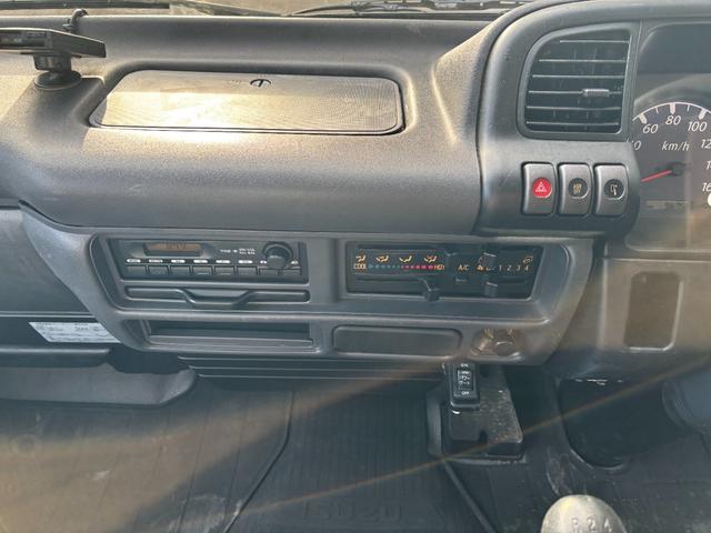 エルフトラック 　２ｔ　平ボディ　跳ね上げパワーゲート　パワーゲート　３方開　床木材張り　１０尺　４ナンバー　セミオートマ　スムーサー　積載量２．０００ｋｇ　ＥＴＣ　極東開発製　準中型　ＡＴ　ゲート容量８００ｋｇ（34枚目）