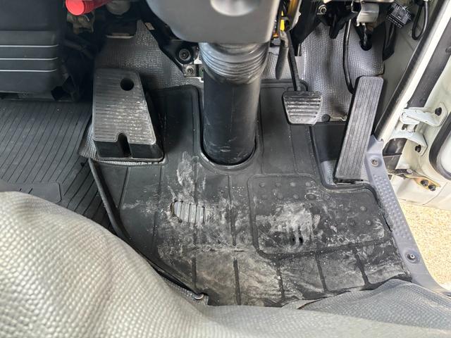 エルフトラック 　２ｔ　平ボディ　跳ね上げパワーゲート　パワーゲート　３方開　床木材張り　１０尺　４ナンバー　セミオートマ　スムーサー　積載量２．０００ｋｇ　ＥＴＣ　極東開発製　準中型　ＡＴ　ゲート容量８００ｋｇ（37枚目）