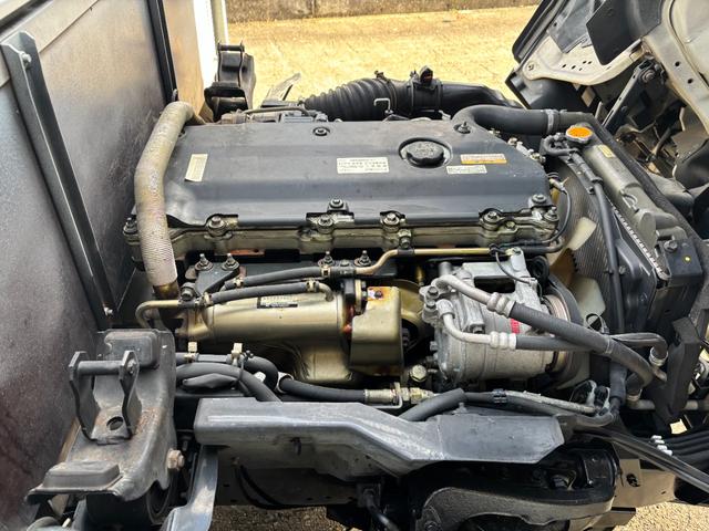 エルフトラック 　２ｔ　平ボディ　跳ね上げパワーゲート　パワーゲート　３方開　床木材張り　１０尺　４ナンバー　セミオートマ　スムーサー　積載量２．０００ｋｇ　ＥＴＣ　極東開発製　準中型　ＡＴ　ゲート容量８００ｋｇ（44枚目）