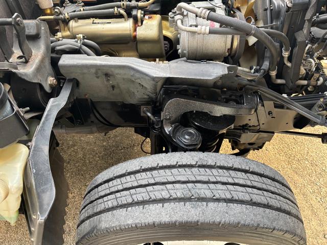 エルフトラック 　２ｔ　平ボディ　跳ね上げパワーゲート　パワーゲート　３方開　床木材張り　１０尺　４ナンバー　セミオートマ　スムーサー　積載量２．０００ｋｇ　ＥＴＣ　極東開発製　準中型　ＡＴ　ゲート容量８００ｋｇ（45枚目）