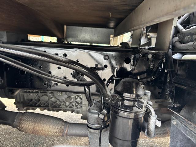 エルフトラック 　２ｔ　平ボディ　跳ね上げパワーゲート　パワーゲート　３方開　床木材張り　１０尺　４ナンバー　セミオートマ　スムーサー　積載量２．０００ｋｇ　ＥＴＣ　極東開発製　準中型　ＡＴ　ゲート容量８００ｋｇ（47枚目）