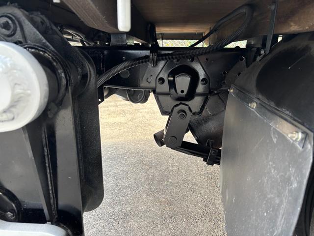 エルフトラック 　２ｔ　平ボディ　跳ね上げパワーゲート　パワーゲート　３方開　床木材張り　１０尺　４ナンバー　セミオートマ　スムーサー　積載量２．０００ｋｇ　ＥＴＣ　極東開発製　準中型　ＡＴ　ゲート容量８００ｋｇ（50枚目）