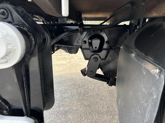 エルフトラック 　２ｔ　平ボディ　跳ね上げパワーゲート　パワーゲート　３方開　床木材張り　１０尺　４ナンバー　セミオートマ　スムーサー　積載量２．０００ｋｇ　ＥＴＣ　極東開発製　準中型　ＡＴ　ゲート容量８００ｋｇ（51枚目）