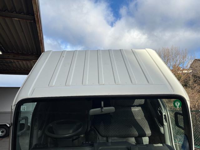 エルフトラック 　２ｔ　平ボディ　跳ね上げパワーゲート　パワーゲート　３方開　床木材張り　１０尺　４ナンバー　セミオートマ　スムーサー　積載量２．０００ｋｇ　ＥＴＣ　極東開発製　準中型　ＡＴ　ゲート容量８００ｋｇ（63枚目）