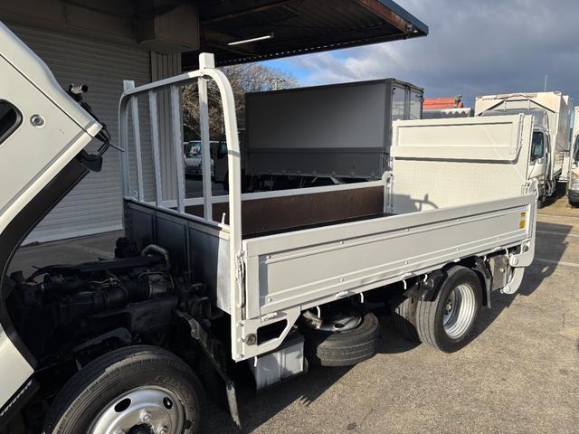 エルフトラック 　２ｔ　平ボディ　跳ね上げパワーゲート　パワーゲート　３方開　床木材張り　１０尺　４ナンバー　セミオートマ　スムーサー　積載量２．０００ｋｇ　ＥＴＣ　極東開発製　準中型　ＡＴ　ゲート容量８００ｋｇ（64枚目）