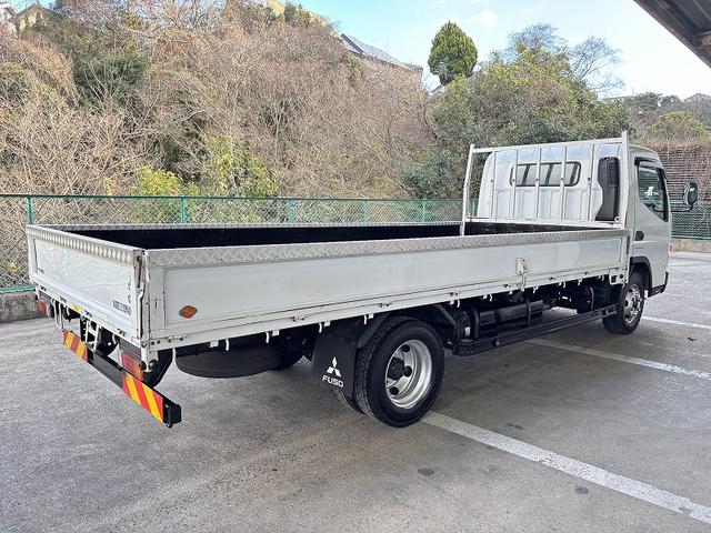 キャンター 　３ｔ　平ボディ　ワイドロング　超ロング　５ｍボディ　３方開　床木材張り　アルミ縞板被せ　デュオニック　ＡＴ　オートマ　２ペダル　ターボ車　３人乗り　坂道補助装置　電動格納ミラー　積載量４．２５０ｋｇ（5枚目）