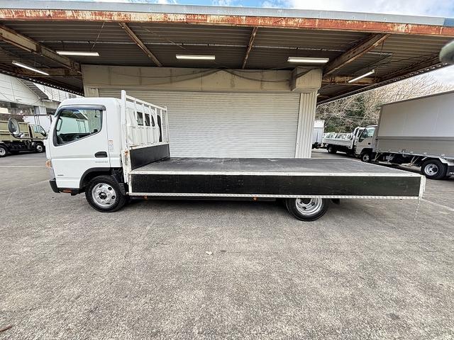 キャンター 　３ｔ　平ボディ　ワイドロング　超ロング　５ｍボディ　３方開　床木材張り　アルミ縞板被せ　デュオニック　ＡＴ　オートマ　２ペダル　ターボ車　３人乗り　坂道補助装置　電動格納ミラー　積載量４．２５０ｋｇ（19枚目）