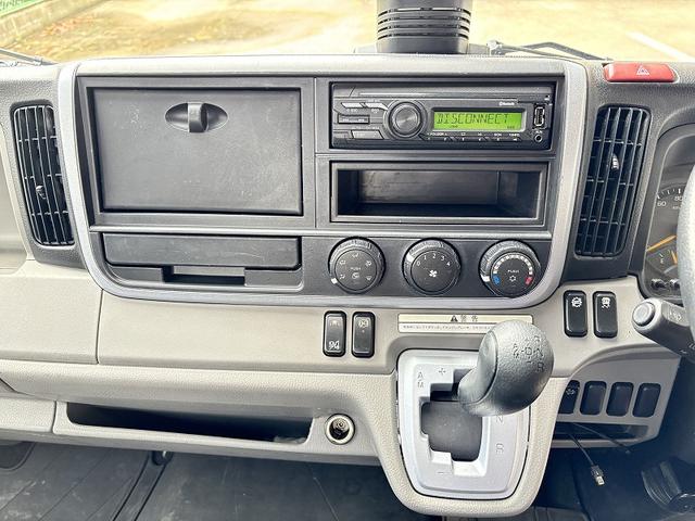 キャンター 　３ｔ　平ボディ　ワイドロング　超ロング　５ｍボディ　３方開　床木材張り　アルミ縞板被せ　デュオニック　ＡＴ　オートマ　２ペダル　ターボ車　３人乗り　坂道補助装置　電動格納ミラー　積載量４．２５０ｋｇ（29枚目）