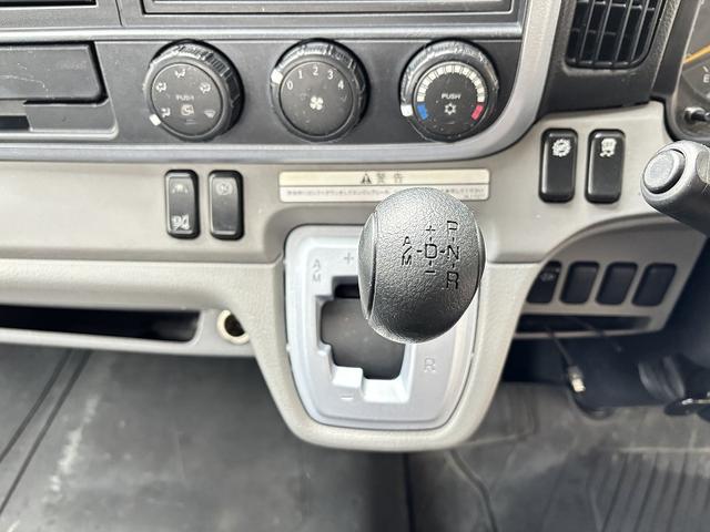 キャンター 　３ｔ　平ボディ　ワイドロング　超ロング　５ｍボディ　３方開　床木材張り　アルミ縞板被せ　デュオニック　ＡＴ　オートマ　２ペダル　ターボ車　３人乗り　坂道補助装置　電動格納ミラー　積載量４．２５０ｋｇ（30枚目）