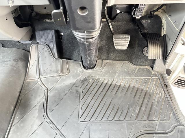 キャンター 　３ｔ　平ボディ　ワイドロング　超ロング　５ｍボディ　３方開　床木材張り　アルミ縞板被せ　デュオニック　ＡＴ　オートマ　２ペダル　ターボ車　３人乗り　坂道補助装置　電動格納ミラー　積載量４．２５０ｋｇ（31枚目）