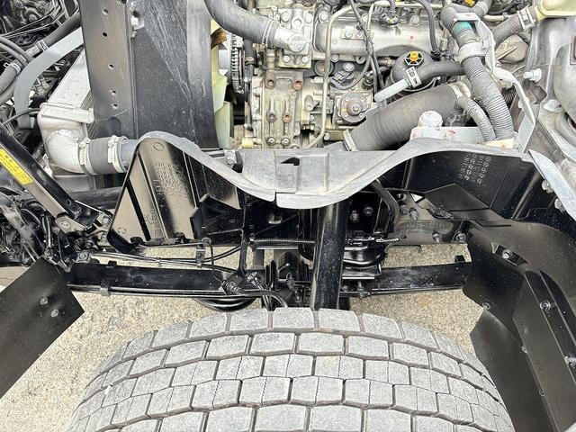 キャンター 　３ｔ　平ボディ　ワイドロング　超ロング　５ｍボディ　３方開　床木材張り　アルミ縞板被せ　デュオニック　ＡＴ　オートマ　２ペダル　ターボ車　３人乗り　坂道補助装置　電動格納ミラー　積載量４．２５０ｋｇ（34枚目）