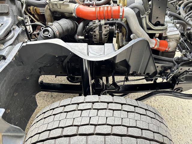 キャンター 　３ｔ　平ボディ　ワイドロング　超ロング　５ｍボディ　３方開　床木材張り　アルミ縞板被せ　デュオニック　ＡＴ　オートマ　２ペダル　ターボ車　３人乗り　坂道補助装置　電動格納ミラー　積載量４．２５０ｋｇ（38枚目）