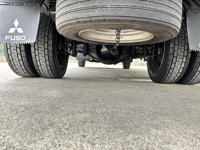 キャンター 　３ｔ　平ボディ　ワイドロング　超ロング　５ｍボディ　３方開　床木材張り　アルミ縞板被せ　デュオニック　ＡＴ　オートマ　２ペダル　ターボ車　３人乗り　坂道補助装置　電動格納ミラー　積載量４．２５０ｋｇ（45枚目）