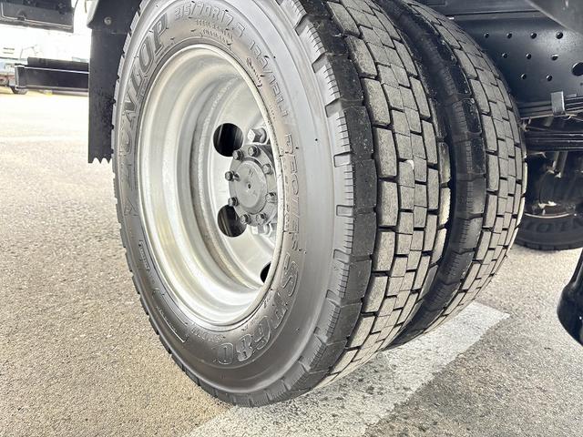 キャンター 　３ｔ　平ボディ　ワイドロング　超ロング　５ｍボディ　３方開　床木材張り　アルミ縞板被せ　デュオニック　ＡＴ　オートマ　２ペダル　ターボ車　３人乗り　坂道補助装置　電動格納ミラー　積載量４．２５０ｋｇ（53枚目）