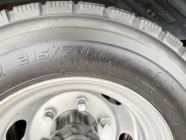 キャンター 　３ｔ　平ボディ　ワイドロング　超ロング　５ｍボディ　３方開　床木材張り　アルミ縞板被せ　デュオニック　ＡＴ　オートマ　２ペダル　ターボ車　３人乗り　坂道補助装置　電動格納ミラー　積載量４．２５０ｋｇ（54枚目）