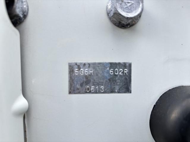 キャンター 　３ｔ　平ボディ　ワイドロング　超ロング　５ｍボディ　３方開　床木材張り　アルミ縞板被せ　デュオニック　ＡＴ　オートマ　２ペダル　ターボ車　３人乗り　坂道補助装置　電動格納ミラー　積載量４．２５０ｋｇ（58枚目）