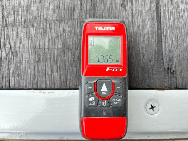 エルフトラック 　２ｔ　平ボディ　アルミブロック　標準ロング　ロング　低床　床木材張り　３方開　ターボ車　ＰＲＩＭＥ　ＥＴＣ　ミッション　５ＭＴ　積載量２．０００ｋｇ　坂道補助装置　電動格納ミラー　ハイキャブ　準中型（10枚目）