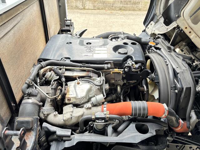 エルフトラック 　２ｔ　平ボディ　アルミブロック　標準ロング　ロング　低床　床木材張り　３方開　ターボ車　ＰＲＩＭＥ　ＥＴＣ　ミッション　５ＭＴ　積載量２．０００ｋｇ　坂道補助装置　電動格納ミラー　ハイキャブ　準中型（39枚目）