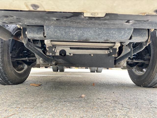 エルフトラック 　２ｔ　平ボディ　アルミブロック　標準ロング　ロング　低床　床木材張り　３方開　ターボ車　ＰＲＩＭＥ　ＥＴＣ　ミッション　５ＭＴ　積載量２．０００ｋｇ　坂道補助装置　電動格納ミラー　ハイキャブ　準中型（41枚目）