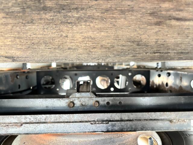 エルフトラック 　２ｔ　平ボディ　アルミブロック　標準ロング　ロング　低床　床木材張り　３方開　ターボ車　ＰＲＩＭＥ　ＥＴＣ　ミッション　５ＭＴ　積載量２．０００ｋｇ　坂道補助装置　電動格納ミラー　ハイキャブ　準中型（46枚目）