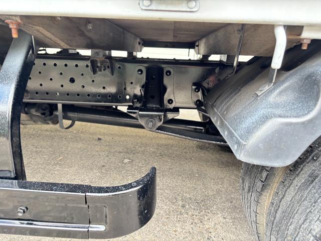 エルフトラック 　２ｔ　平ボディ　アルミブロック　標準ロング　ロング　低床　床木材張り　３方開　ターボ車　ＰＲＩＭＥ　ＥＴＣ　ミッション　５ＭＴ　積載量２．０００ｋｇ　坂道補助装置　電動格納ミラー　ハイキャブ　準中型（49枚目）